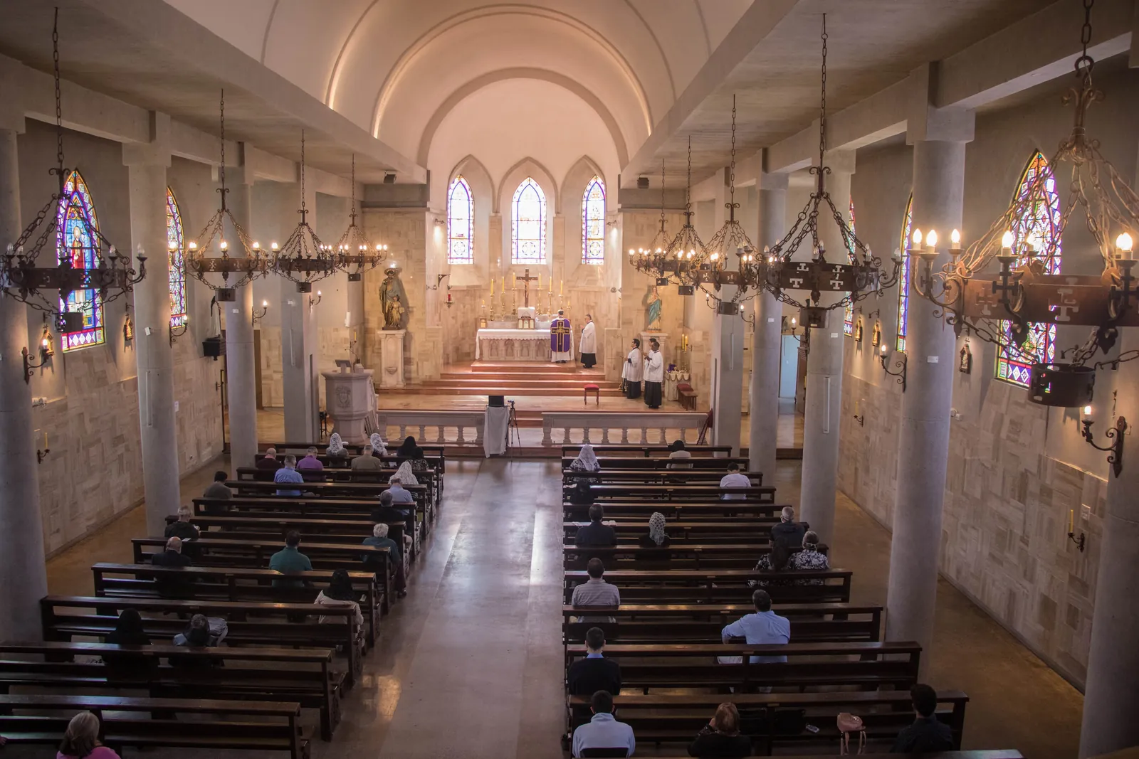 Interior de la iglesia del Priorato Cristo Rey